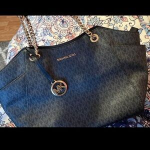 Michael kors tote bag, black. No stains or spots hardware is in good condition